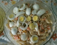 Salada de macarrão com peito de frango e molho de creme de leite