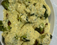 Salmão ao molho de maracujá e brócolis