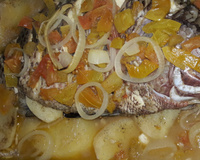 Peixe assado com batatas