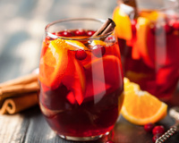 Quentão com vinho ou com cachaça? Não importa, eu te ensino como fazer as duas versões em casa!