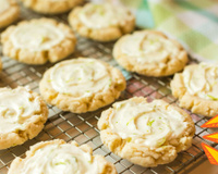 Biscoitinho amanteigado de limão: usar esse tipo de açúcar na receita é um passo muito importante para conseguir uma textura perfeita
