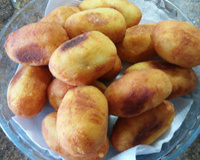 Bolinho de batata com salsicha