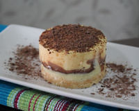 Torta de maracujá com chocolate meio amargo e branco