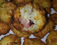 Bolinho de arroz com salame