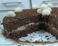 Pão de ló de chocolate com recheio e cobertura