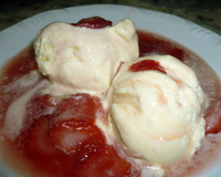 Morangos flambados com sorvete