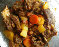 Costela bovina na panela de pressão com linguiça calabresa e bacon