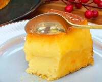 Faça no lanche da tarde: esse bolo queijadinha de liquidificador fica pronto rapidinho e desmancha na boca