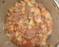 Linguiça com batata e cenoura