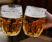 Outubro Rosa: consumo de álcool em qualquer quantidade aumenta o risco de câncer de mama