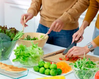 A maioria faz errado: nutricionista revela que o segredo para consumir fibras na quantidade certa não é comer mais salada