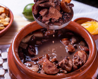 Feijoada e acarajé entram em nova lista das 10 piores comidas brasileiras! Quem votou nisso???
