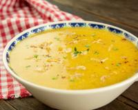 Sopa cremosa de mandioquinha com frango desfiado: minha receita favorita para as noites frias de inverno