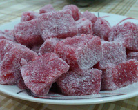 Doce de banana com gelatina de morango