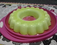 Pudim de limão com calda de hortelã