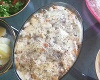 Merluza com molho de camarão no forno