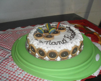 Bolo com cobertura de marshmallow