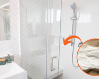 O truque do papel-manteiga para eliminar o calcário do box do chuveiro: limpo em 1 minuto