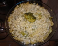 Macarrão ao molho de queijo e brócolis