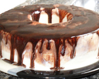 Bolo e sorvete de coco