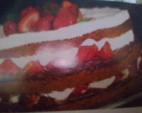 Bolo de chocolate com morango