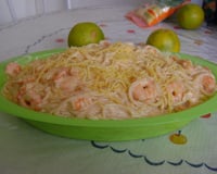 Espaguete de camarão e requeijão fácil da Luciana