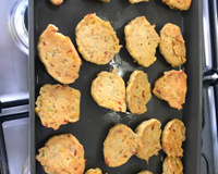 Bolinhos de banana da terra com queijo e assados do Lúcio Cezar