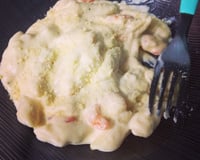 Macarrão com camarão ao molho de quatro queijos