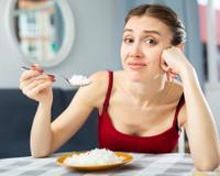 Harvard: quem deve evitar comer arroz branco e como substituir o acompanhamento nas refeições