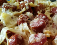 Macarronada com creme de leite e salsicha