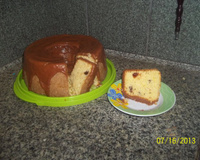 Bolo de fubá especial com erva-doce goiabada e coco