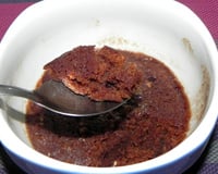 Bolo de chocolate de caneca sem ovo