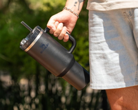 Amazon faz queima de Stanley com copos e garrafas no menor preço do ano