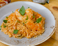 Arroz picante de camarão
