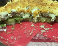 Brócolis com batata e pernil suíno gratinado