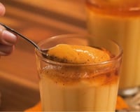 Eu troquei a canela por calda de caramelo na receita de curau e comi a melhor sobremesa de milho da vida!