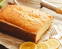 Essa receita de bolo de laranja de liquidificador do TudoGostoso leva poucos ingredientes e sempre dá certo