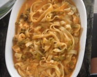 Macarronada de frango com creme de leite