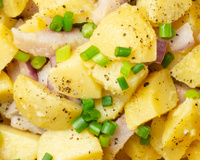 Jantar rápido de maçãs, presunto e batatas