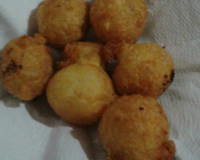 Bolinho de mandioca com recheio de carne seca
