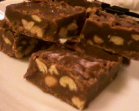 Pé de moleque com chocolate