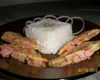 Omelete com salsicha e cebola