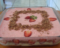 Pavê mousse de morango e chocolate da Taí