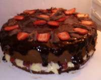 Bolo de morango e marshmallow