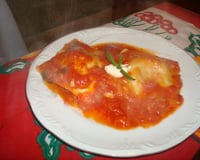 Ravioli caseiro de Shimeji, Shiitake e Cream Cheese com molho de tomates e manjeicão