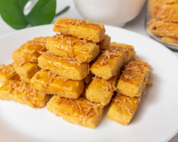 Pensei bolinha de queijo, mas fiz essa receita de palitos de queijo cottage com leite condensado no forno e descobri a minha nova sobremesa favorita