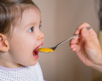 Descobri uma receita de sobremesa rápida e saudável que meu bebê adora (e eu também!)