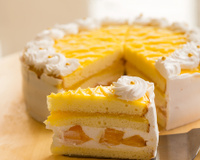 Bolo gelado de abacaxi com coco: massa molhadinha, recheio cremoso e sabor incomparável