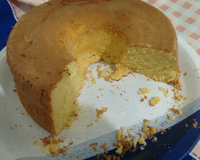 Bolo de fubá com leite condensado