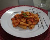 Rigatoni ao molho de camarão e champignon
